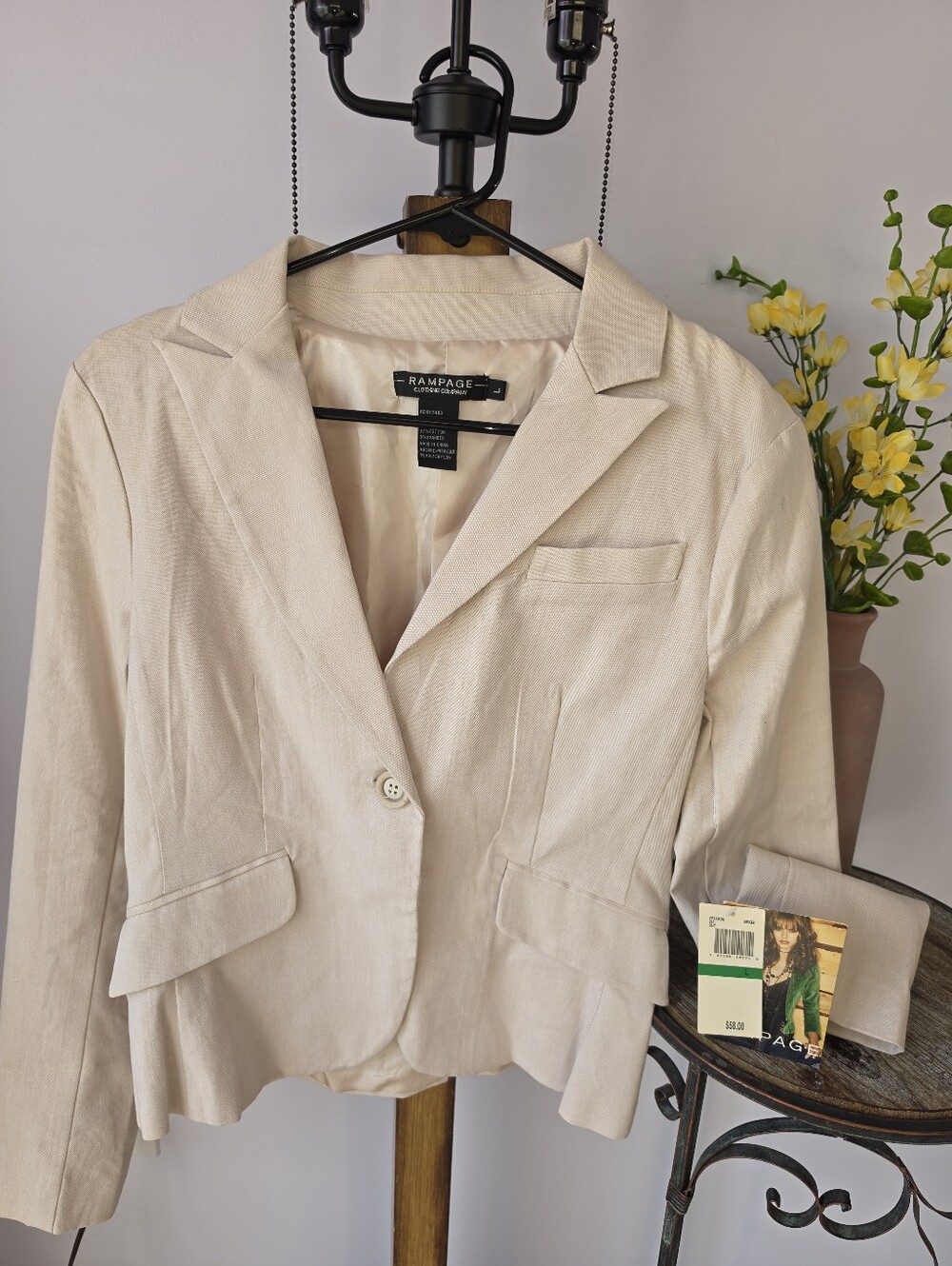 #2666, Nwt Rampage beige button-front fitted blazer size L